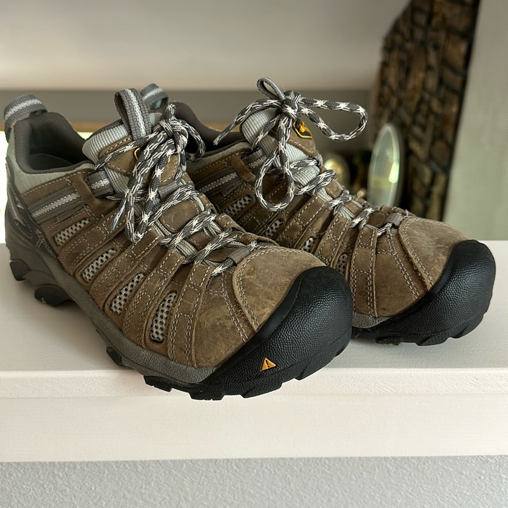 KEEN Flint Low Steel Toed shoes - Ws 7.5